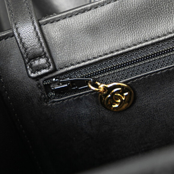 Chanel CC Vanity Case Leather Shoulder Bag in Good condition - Picture 6 of 11